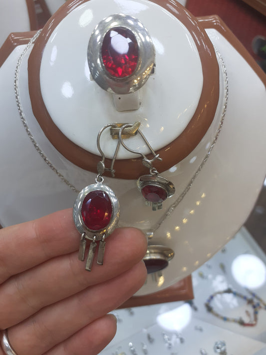 Earrings Ruby, oval, highest quality, pigeonblood, deep red